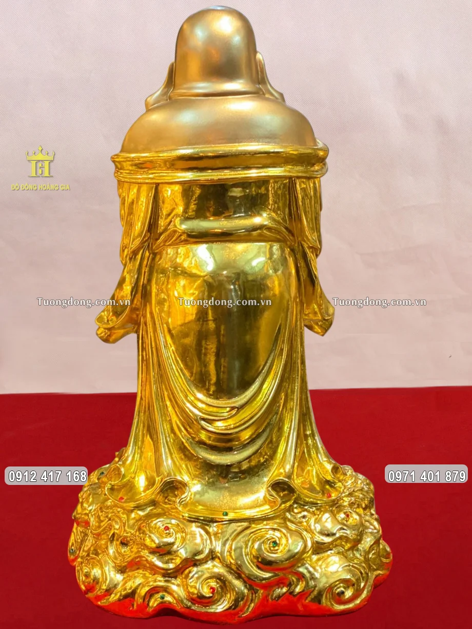Hình ảnh phía sau của bức tượng đồng